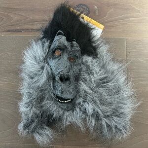 Target gorilla adult mask. NWT(acc1)